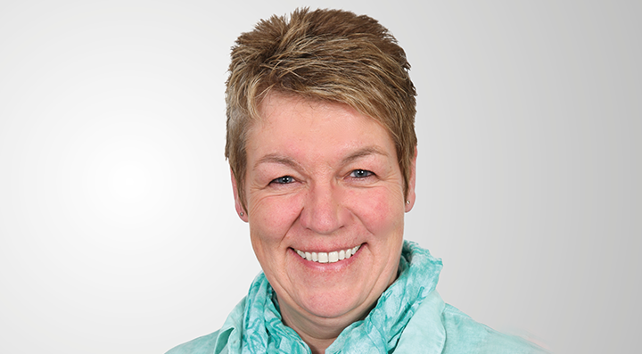 Porträt Foto von Cristina Gerber, Leiterin Finanzen Gebäudehülle Schweiz